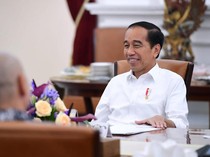 Jokowi Buka-bukaan Alasan Kasih Insentif Mobil Listrik Rp 70 Juta