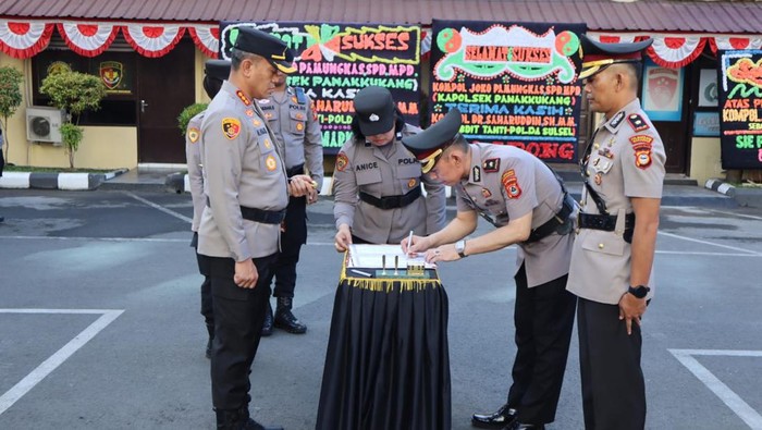 Kapolrestabes Makassar Kombes Mokhamad Ngajib memimpin sertijab 4 pejabat utama.
