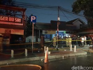 6 Kabar Kebakaran Rumah Makan Hanguskan Ratusan Motor di Parkiran