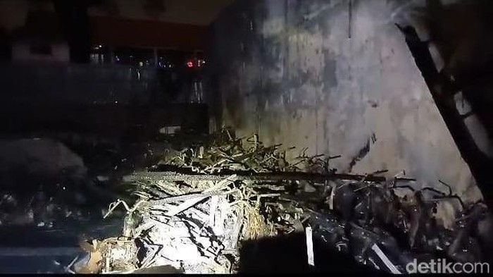 Kebakaran di rumah makan dan tempat parkir di Gandaria, Jaksel