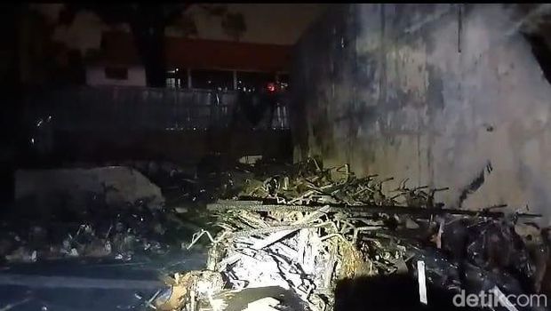 Kebakaran di rumah makan dan tempat parkir di Gandaria, Jaksel
