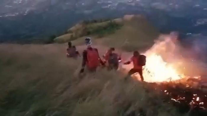 Kebakaran di sabana Gunung Penanggungan Mojokerto