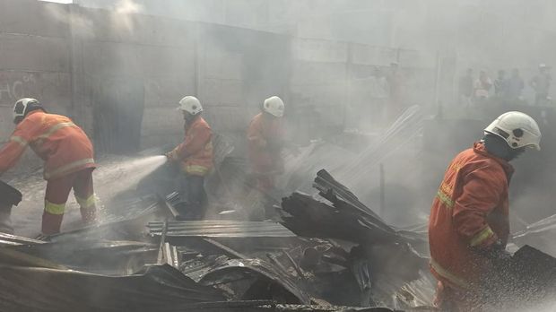 kebakaran di surabaya kebakaran di surabaya