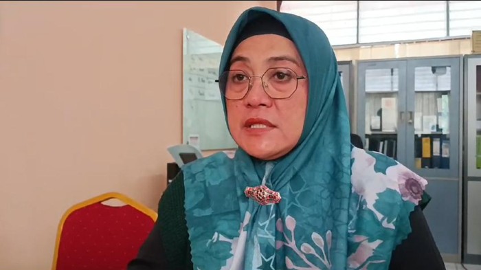 Kepala SMKN 1 Gunung Putri, Juniartini (Istimewa)
