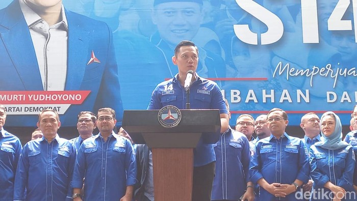 Ketum Demokrat Agus Harimurti Yudhoyono (AHY) saat konferensi pers mengenai PK Moeldoko ditolak MA. (Anggi/detikcom)