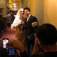 Aktor dan musisi keturunan Prancis ini juga menyempatkan foto bersama Luna Maya. Foto: Instagram/@lunamaya