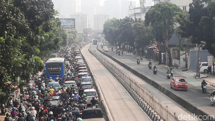Macet di Mampang Prapatan pukul 09.20 WIB. (Annisa/detikcom)