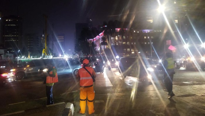 Massa demo di Patung Kuda membubarkan diri pada Kamis (10/8/2023) jelang tengah malam.