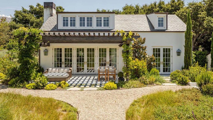 Mau Nginap Gratis di Rumah Gwyneth Paltrow? Cepat Daftar Aktris cantik Gwyneth Paltrow memutuskan untuk menyewakan rumahnya. Sebelum benar-benar disewakan, rumah itu dibuka untuk uji coba menginap gratis.