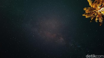 Saat memotret milky way, detikINET menggunakan tripod. Foto: Adi Fida Rahman/detikINET