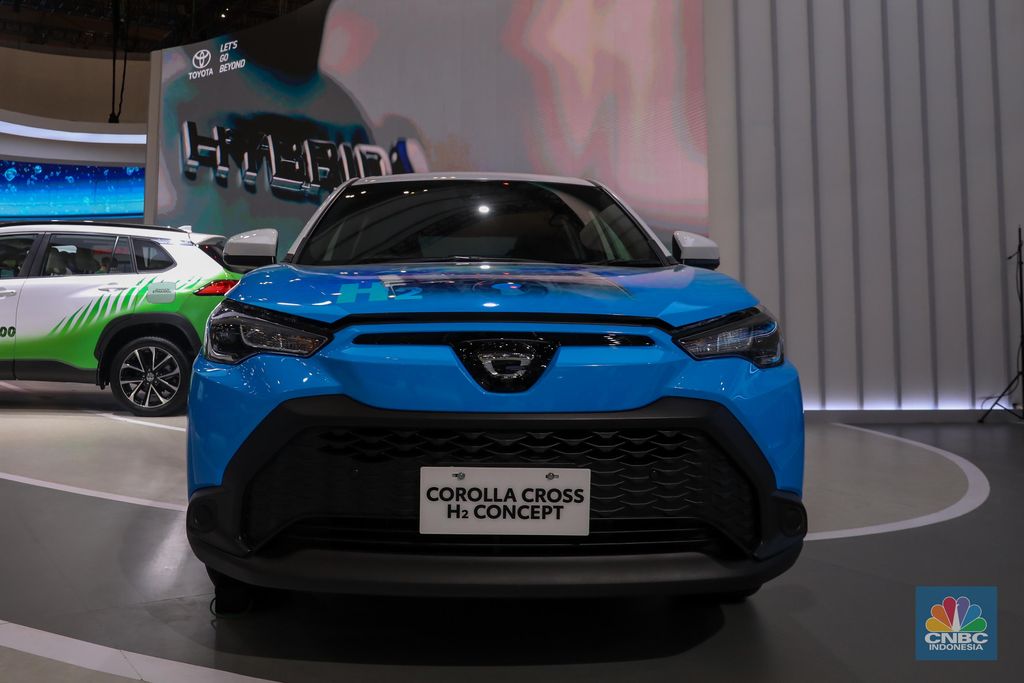 Mobil Toyota Corolla Cross H2 Concept dalam pameran Gaikindo Indonesia International Auto Show Gaikindo Indonesia International Auto Show di ICE BSD, Tangerang, Banten, Kamis (10/8/2023). (CNBC Indonesia/Faisal Rahman)