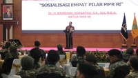 Di depan ratusan anggota keluarga besar HIPAKAD, Ketua MPR Bambang Sosatyo mengajak HIPAKAD bersama-sama mengedepankan azas kemanusiaan ditengah keberagaman budaya dan agama sebagai bentuk sosialisasi empat pilar kebangsaan.    