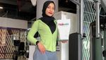 Disebut Mirip Oklin Fia, Ini Sosok Oky Olivia Saat Hangout di Kafe