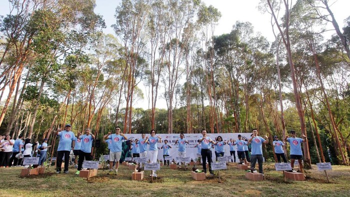 Peduli Lingkungan Konservasi dan Restorasi Hutan di Riau Bank Mandiri bersama anak perusahaan berkomitmen menjaga lingkungan untuk mewujudkan pendekatan environment, social and governance (ESG) pada bisnis demi masa depan yang berkelanjutan.
