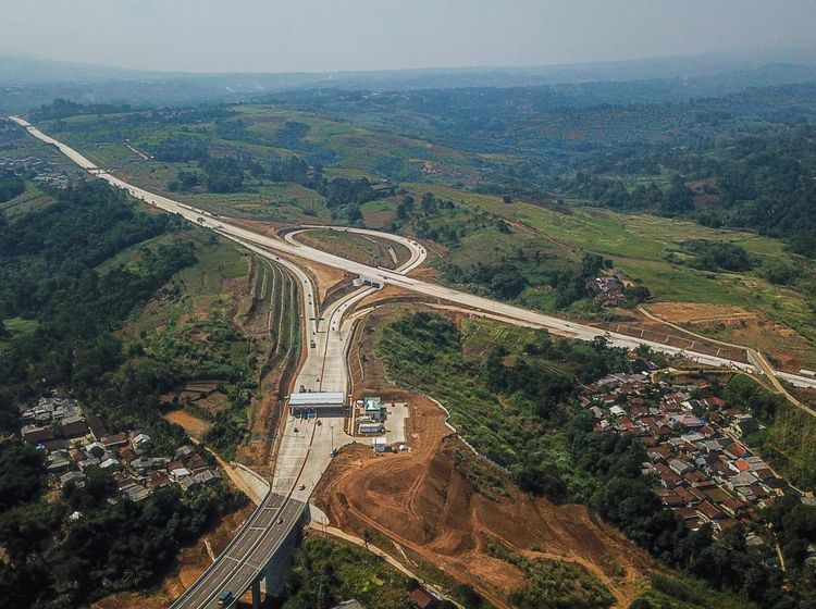 Potret Jalan Tol Bocimi Seksi II yang Mulai Beroperasi