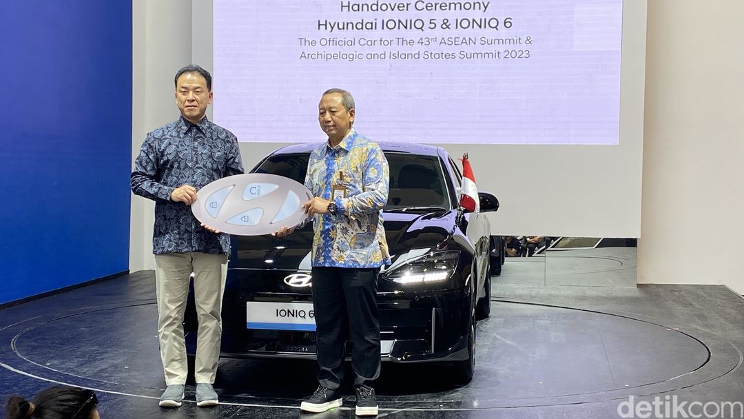 Penyerahan unit Hyundai Ioniq 5 dan 6 untuk KTT ASEAN.