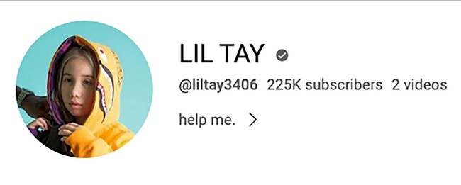 Sebelum mengeluarkan pernyataan bahwa dirinya masih hidup, netizen dihebohkan dengan beredarnya status Lil Tay di akun YouTube. Dalam profilnya, Lil Tay seolah-olah mengabarkan bahwa dirinya tidak meninggal dan minta ditolong dengan menuliskan, help me. Tak berapa lama kemudian sebuah postingan Instagram bernama Termanii menyebut bahwa Lil Tay dan kakak laki-lakinya, Jason, belum meninggal. Foto: Internet