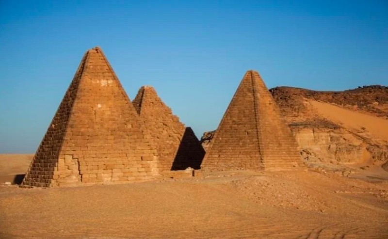 Piramida di berbagai negara