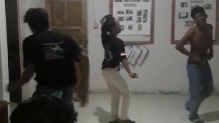 Polisi usut oknum kades di Bone diduga menganiaya 2 remaja.