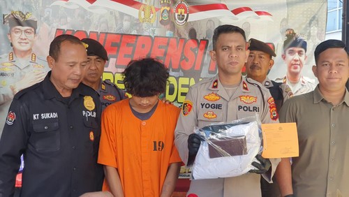 Kapolsek Kuta AKP Yogie Pramagita saat merilis kasus pencurian motor (curanmor) dan HP di Polsek Kuta, Jumat (11/8/2023).