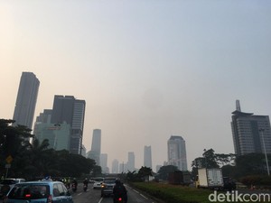 Kualitas Udara DKI Masih Tak Baik-baik Saja, Jangan Lupa Pakai Masker Ini!