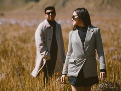 8 Inspirasi Foto Post Wedding Denny Caknan dan Bella Bonita, Simpel Romantis