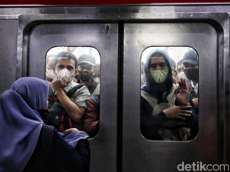 Potret Aktivitas Warga Jakarta di Tengah Kepungan Polusi Udara