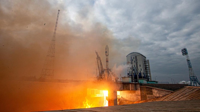 A Soyuz-2.1b rocket booster with a Fregat upper stage and the lunar landing spacecraft Luna-25 blasts off from a launchpad at the Vostochny Cosmodrome in the far eastern Amur region, Russia, August 11, 2023. Roscosmos/Vostochny Space Centre/Handout via REUTERS ATTENTION EDITORS - THIS IMAGE HAS BEEN SUPPLIED BY A THIRD PARTY. MANDATORY CREDIT.