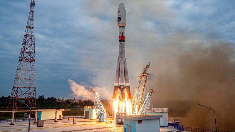 A Soyuz-2.1b rocket booster with a Fregat upper stage and the lunar landing spacecraft Luna-25 blasts off from a launchpad at the Vostochny Cosmodrome in the far eastern Amur region, Russia, August 11, 2023. Roscosmos/Vostochny Space Centre/Handout via REUTERS ATTENTION EDITORS - THIS IMAGE HAS BEEN SUPPLIED BY A THIRD PARTY. MANDATORY CREDIT.
