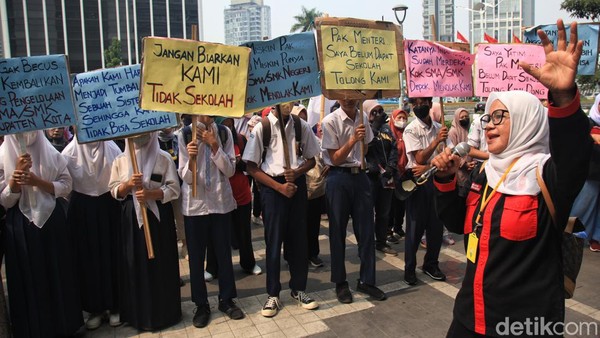 Protes Sistem PPDB dan Zonasi, Siswa dan Wali Murid Demo Kemendikbud