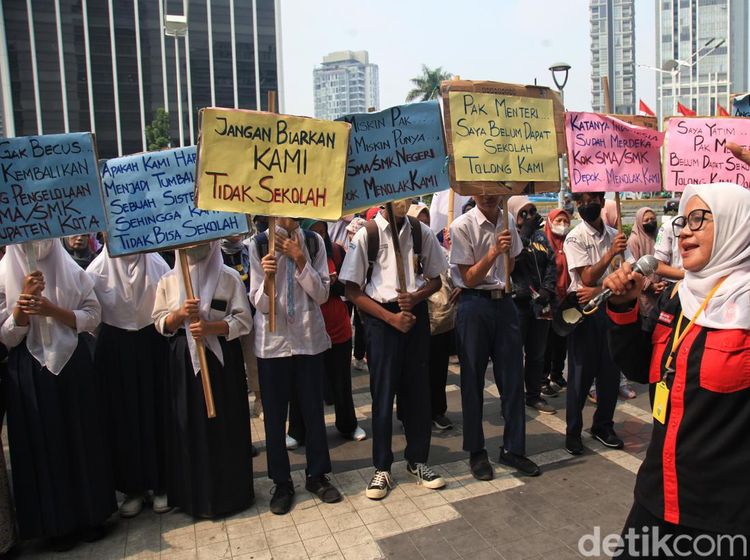 Protes Sistem PPDB dan Zonasi, Siswa dan Wali Murid Demo Kemendikbud