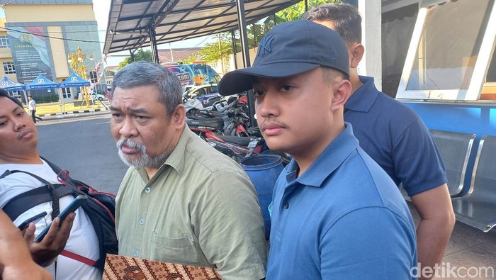 Putra mahkota Keraton Kasunanan Solo KGPAA Hamengkunegoro Sudibya Rajaputra Narendra Mataram di Sat Lantas Polresta Solo, Jumat (11/8/2023).
