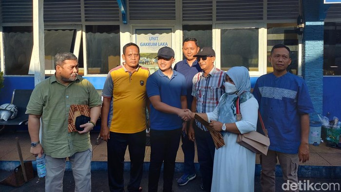 Putra mahkota Keraton Kasunanan Solo KGPAA Hamengkunegoro Sudibya Rajaputra Narendra Mataram di Sat Lantas Polresta Solo, Jumat (11/8/2023).
