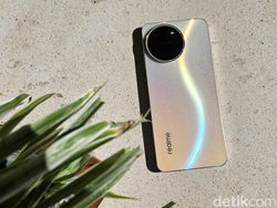 Penampakan Realme 11 dalam Genggaman
