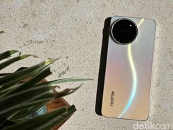 Penampakan Realme 11 dalam Genggaman
