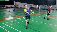 Ada pula legenda bulutangkis Ricky Subagja, yang kini menjadi Subid Pengembangan Prestasi Daerah PBSI, untuk ikut menempa Sean cs di Cipayung. Foto: Dok. KUY Media