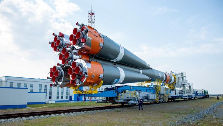 Specialists take part in preparations ahead of the launch of the lunar landing spacecraft Luna-25 mission to search for ice near the south pole of the moon, at the Vostochny Cosmodrome in the Amur region, Russia, in this handout photo published August 1, 2023. Roscosmos/Vostochny Space Centre/Handout via REUTERS ATTENTION EDITORS - THIS IMAGE HAS BEEN SUPPLIED BY A THIRD PARTY. MANDATORY CREDIT.