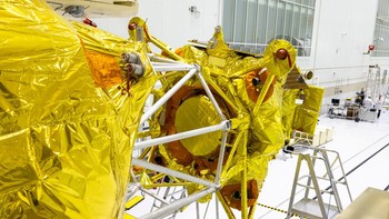 Kendaraan luar angkasa Luna-25 itu diperkirakan akan mencapai orbit Bulan dalam waktu lima hari. Kemudian Luna-25 akan menghabiskan waktu antara 3-7 hari untuk memiliki tempat yang tepat sebelum melakukan pendaratan di kutub selatan Bulan.  