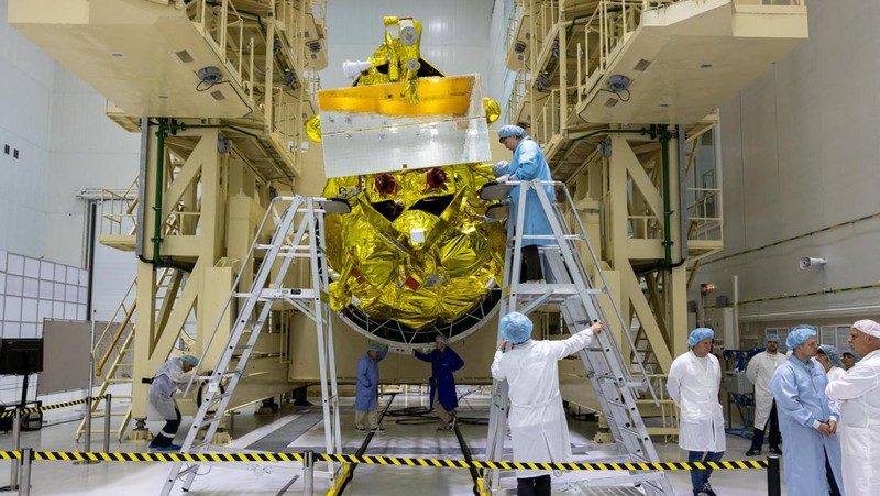 Specialists take part in preparations ahead of the launch of the lunar landing spacecraft Luna-25 mission to search for ice near the south pole of the moon, at the Vostochny Cosmodrome in the Amur region, Russia, in this handout photo published August 1, 2023. Roscosmos/Vostochny Space Centre/Handout via REUTERS ATTENTION EDITORS - THIS IMAGE HAS BEEN SUPPLIED BY A THIRD PARTY. MANDATORY CREDIT.