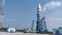 Specialists take part in preparations ahead of the launch of the lunar landing spacecraft Luna-25 mission to search for ice near the south pole of the moon, at the Vostochny Cosmodrome in the Amur region, Russia, in this handout photo published August 1, 2023. Roscosmos/Vostochny Space Centre/Handout via REUTERS ATTENTION EDITORS - THIS IMAGE HAS BEEN SUPPLIED BY A THIRD PARTY. MANDATORY CREDIT.