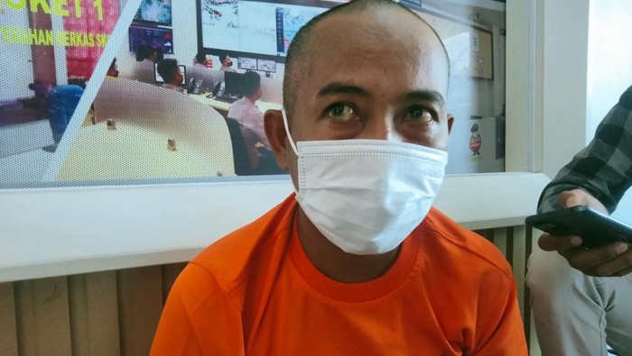 Pria berinisial WK (40) di Samarinda, Kalimantan Timur (Kaltim) ditangkap kasus pencurian motor terhadap wanita pekerja seks komersial (PSK) yang dipesannya melalui aplikasi Michat.