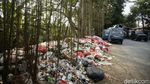 Jorok! Sampah Menumpuk di Pinggir Jalan Parung