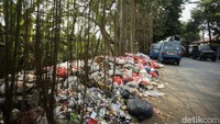 Bau tak sedap ini dikeluhkan oleh sopir maupun penumpang angkot.  