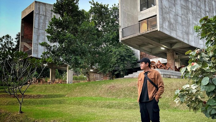 Selebgram Romi AW