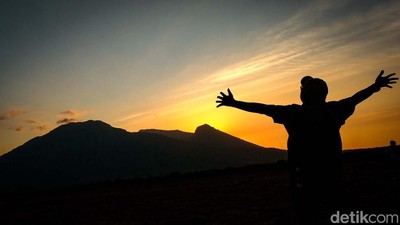 Senja Syahdu di Savana Baluran Africa Van Java