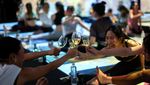 Sensasi Yoga Wine di Pameran Imersif Van Gogh