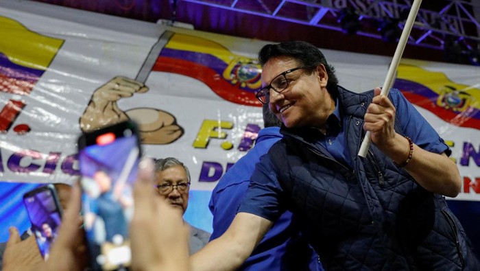 FILE PHOTO: Ecuadorean presidential candidate Fernando Villavicencio speaks during a campaign rally in Quito, Ecuador August 9, 2023. REUTERS/Karen Toro/File Photo