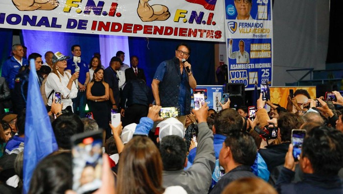 FILE PHOTO: Ecuadorean presidential candidate Fernando Villavicencio speaks during a campaign rally in Quito, Ecuador August 9, 2023. REUTERS/Karen Toro/File Photo