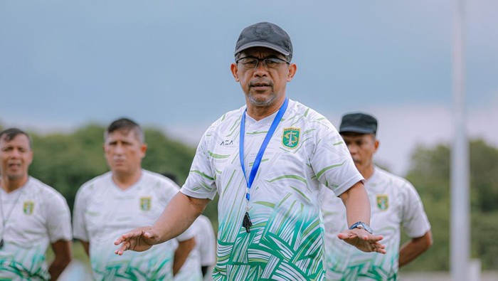 Staf pelatih Persebaya