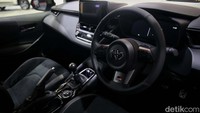 GR Corolla ini bukan dari basis mobil sedan Corolla Altis, ataupun SUV Corolla Cross seperti yang dijual di Indonesia. Mobil ini merupakan hatchback dengan aura sporty yang kental.